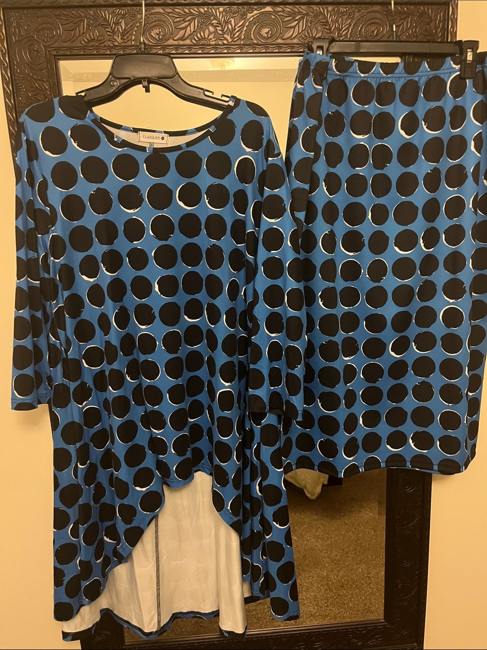 Nuggles 2x Blue and Black Polka Dot Women's high low top. Xl Skirt set